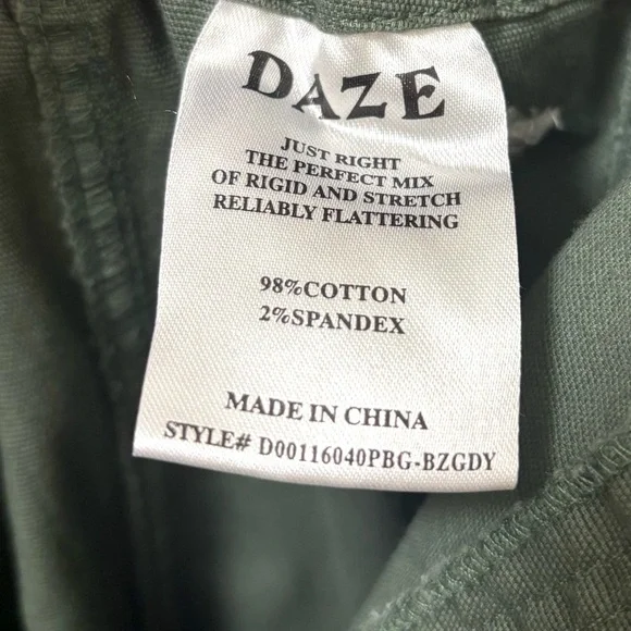 NWT DAZE DENIM Petite Villa Pant in Bronze Green Daisy - Picture 10 of 10